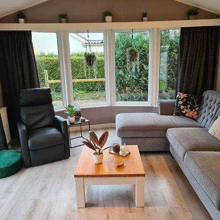 Relax Huisje Is Een Luxe Huisje Met Een Vaatwasser En Zeer Snel Wifi 5G En Is Voorzien Van Een Nieuwe Badkamer En Keuken Met Een Omheinde Tuin Met Een Eigen Parkeerplaats Putten Exterior foto