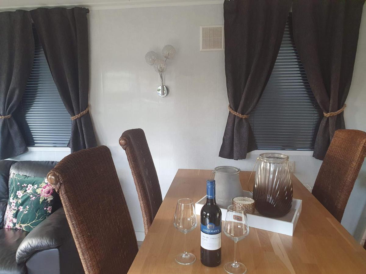 Relax Huisje Is Een Luxe Huisje Met Een Vaatwasser En Zeer Snel Wifi 5G En Is Voorzien Van Een Nieuwe Badkamer En Keuken Met Een Omheinde Tuin Met Een Eigen Parkeerplaats Putten Exterior foto