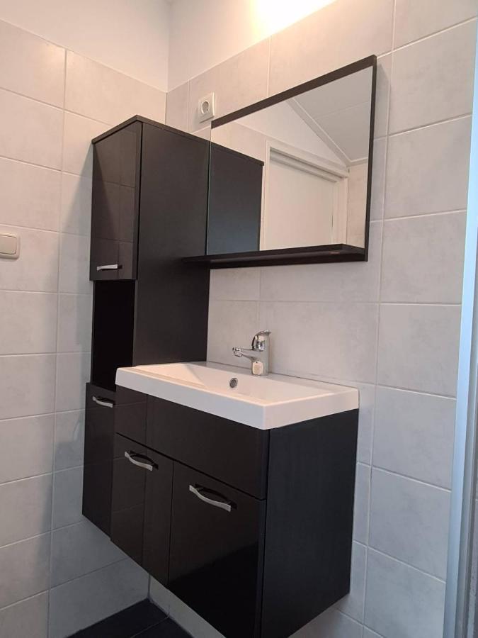 Relax Huisje Is Een Luxe Huisje Met Een Vaatwasser En Zeer Snel Wifi 5G En Is Voorzien Van Een Nieuwe Badkamer En Keuken Met Een Omheinde Tuin Met Een Eigen Parkeerplaats Putten Exterior foto