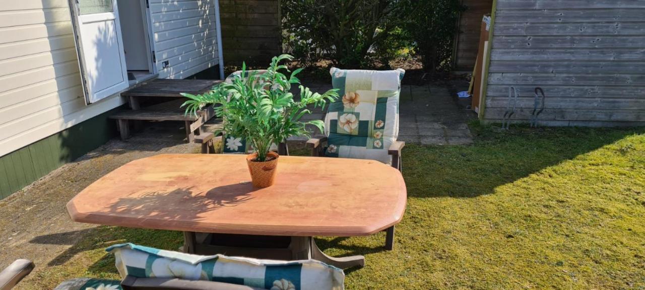Relax Huisje Is Een Luxe Huisje Met Een Vaatwasser En Zeer Snel Wifi 5G En Is Voorzien Van Een Nieuwe Badkamer En Keuken Met Een Omheinde Tuin Met Een Eigen Parkeerplaats Putten Exterior foto