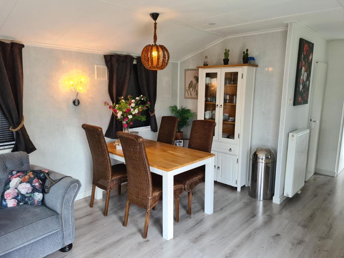 Relax Huisje Is Een Luxe Huisje Met Een Vaatwasser En Zeer Snel Wifi 5G En Is Voorzien Van Een Nieuwe Badkamer En Keuken Met Een Omheinde Tuin Met Een Eigen Parkeerplaats Putten Exterior foto